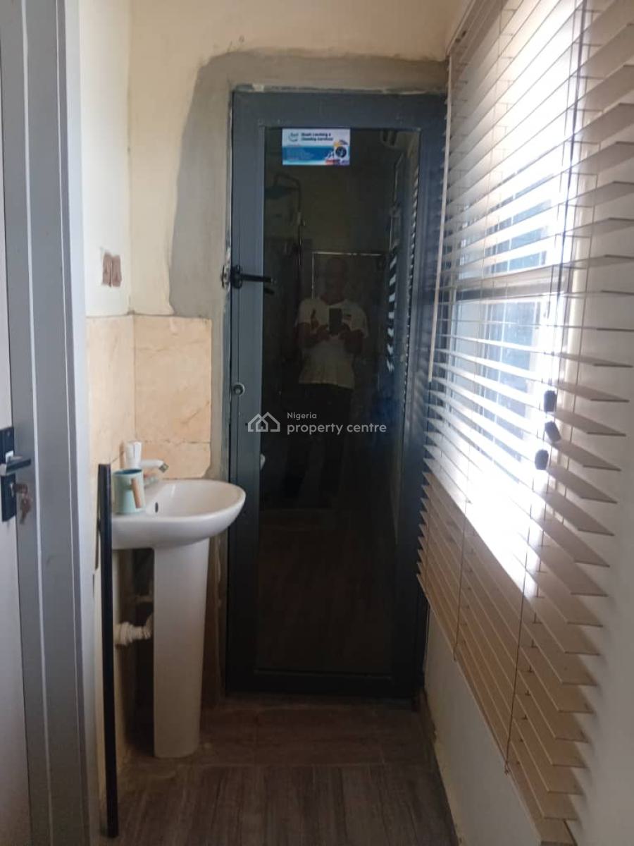 Miniflat  Room and Parlour, Famuyiwa Street Mobil Road, Ilaje, Ajah, Lagos, Flat / Apartment for Rent