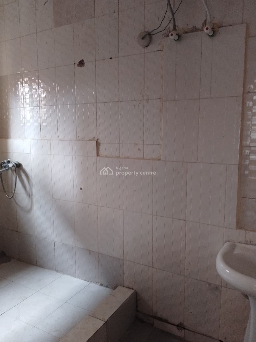 Spacious 3 Bed Ensuite with Visitors Toilet Freshly Renovated, Agunbiade Street, Ogombo, Ajah, Lagos, Flat / Apartment for Rent