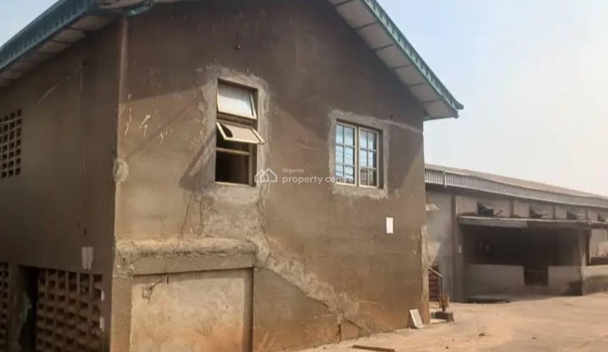 Warehouse Measuring 1000sqm with 10 Office Spaces, Old Ife Road, Ibadan, Oyo, Warehouse for Sale