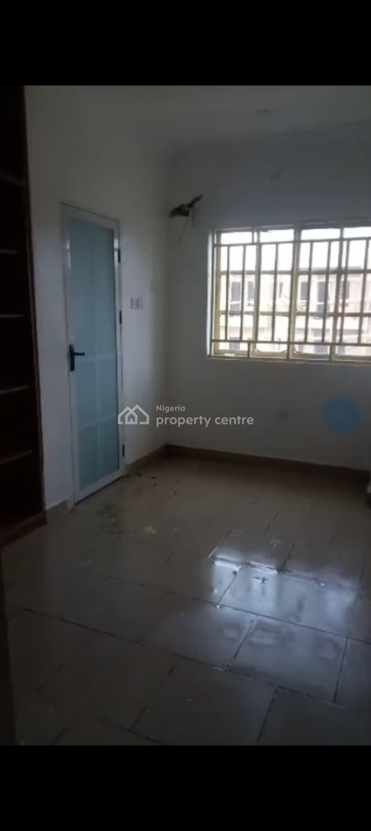 3 Bedroom Well Renovated Flat Ensuite, Akinola Cole Estate, Adeniyi Jones, Ikeja, Lagos, Flat / Apartment for Sale