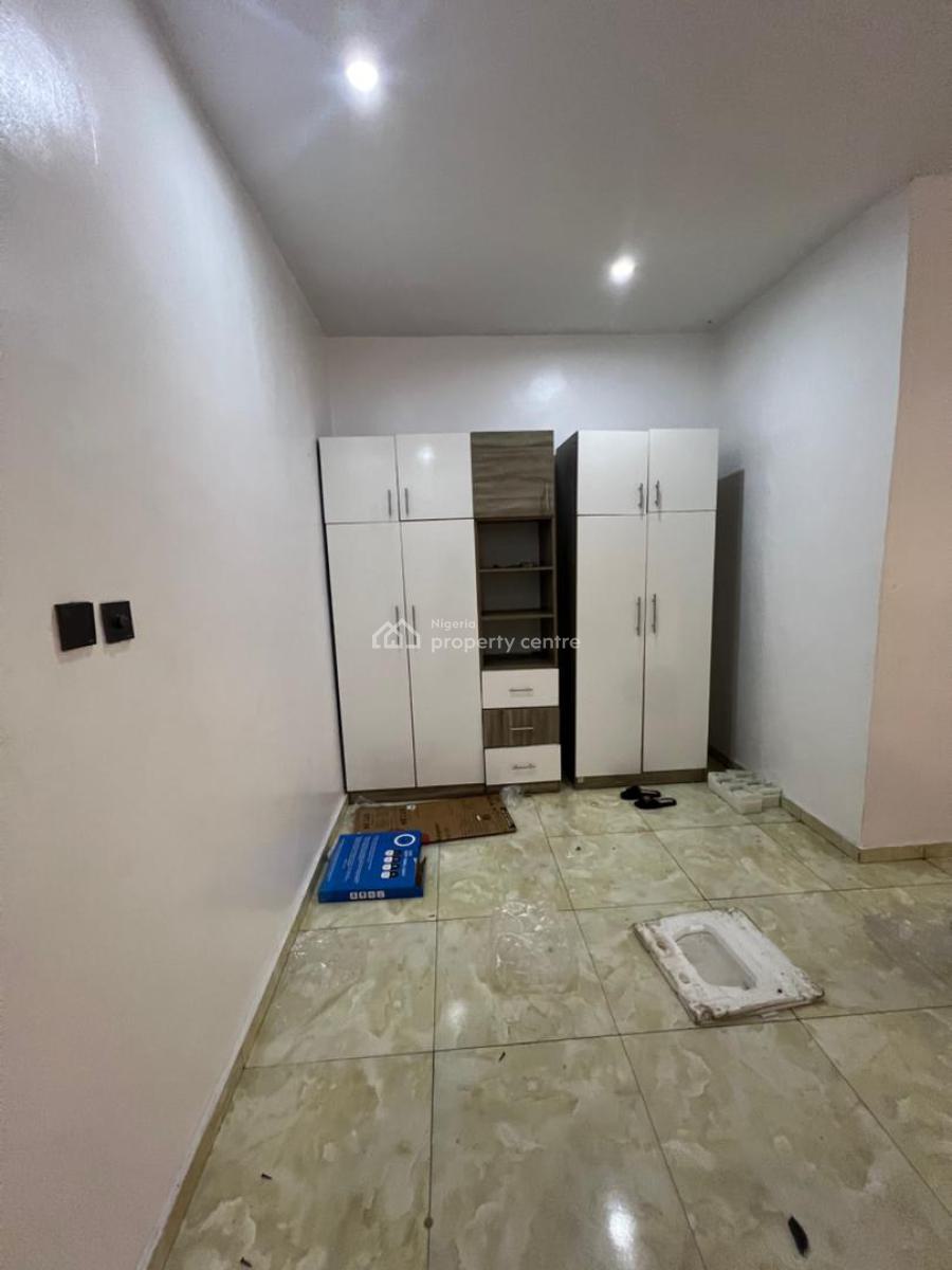 Luxury and Well Maintained Master Bedroom, Fully Serviced, White Oak Estate  Orchid Road Lekki, Lekki Expressway, Lekki, Lagos, Self Contain (single Rooms) for Rent