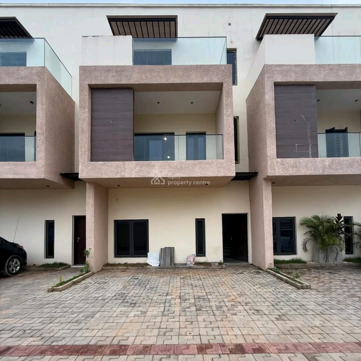Property Description: 4 Bedrooms Terrace with a Family Lounge, Gwarinpa, Abuja, House for Sale