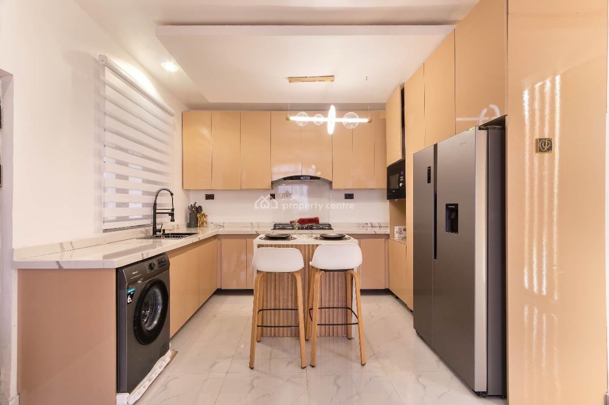 Luxury Furnished 3 Bedroom Apartment, Lekki Phase 1, Lekki, Lagos, Flat / Apartment Short Let