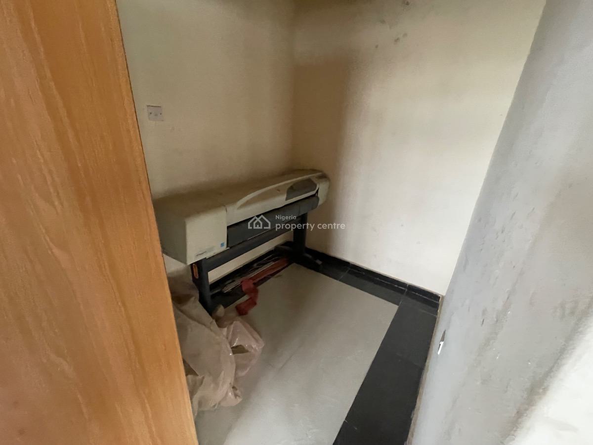 Spacious Strategically Located 6 Rooms Commercial Property, Beside Toyota, Starga Bus-stop, Sango - Eleyele Road, Eleyele, Ibadan, Oyo, Office Space for Sale
