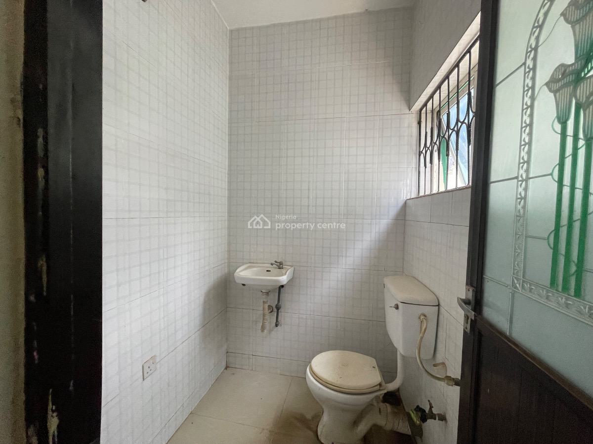 Spacious Strategically Located 6 Rooms Commercial Property, Beside Toyota, Starga Bus-stop, Sango - Eleyele Road, Eleyele, Ibadan, Oyo, Office Space for Sale