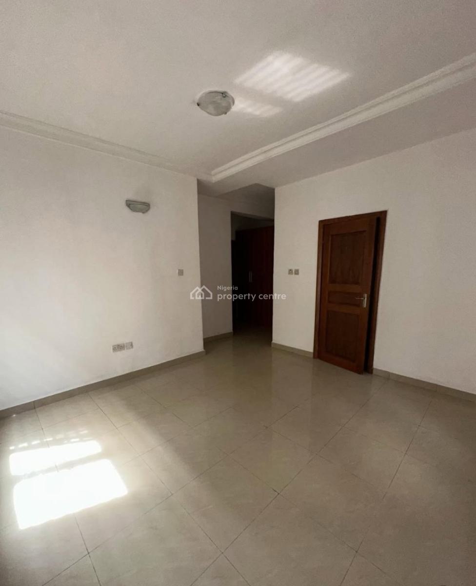 Self-serviced and Come with Your Own Generator 3 Bedroom En-suite Flat, Lekki Phase 1, Lekki, Lagos, Flat / Apartment for Rent