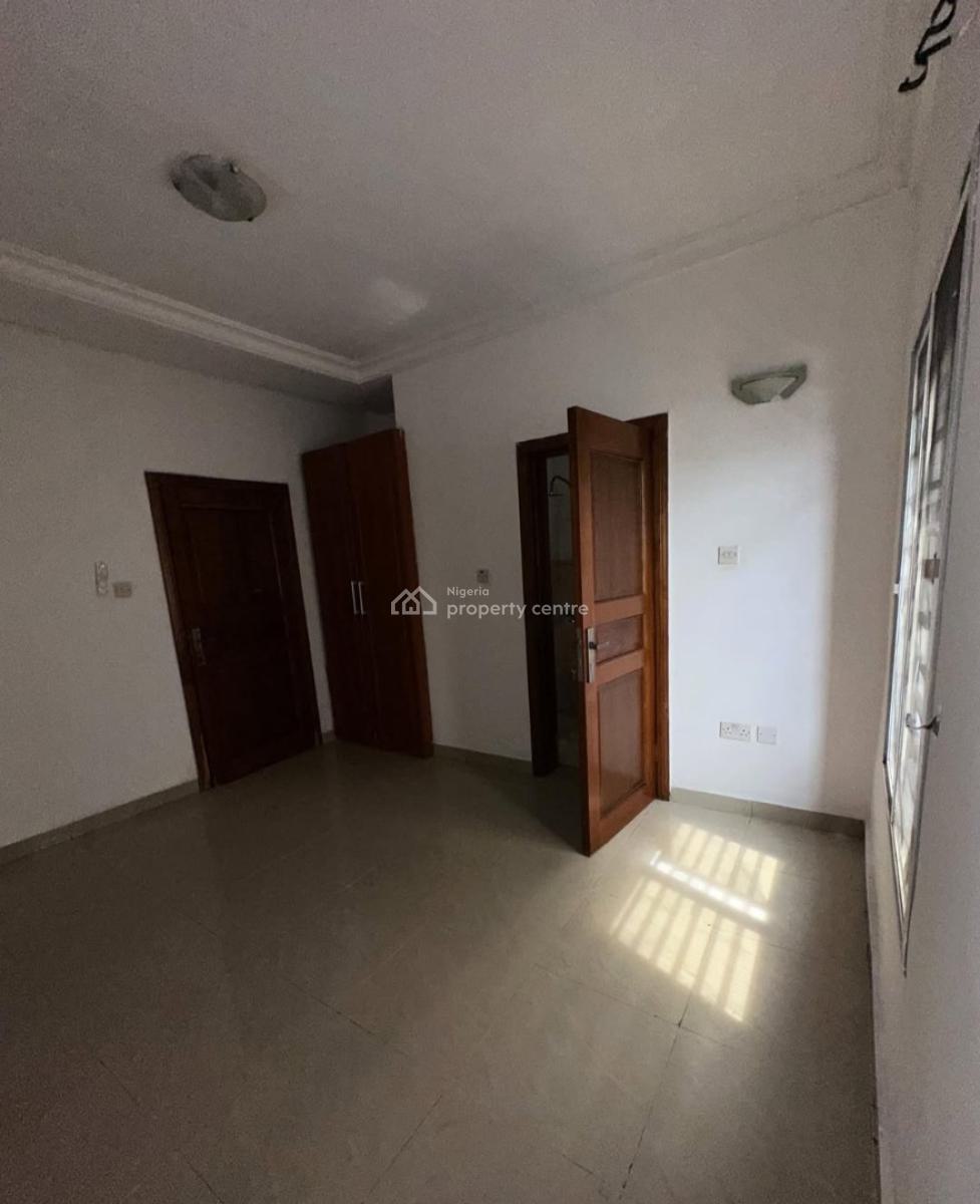 Self-serviced and Come with Your Own Generator 3 Bedroom En-suite Flat, Lekki Phase 1, Lekki, Lagos, Flat / Apartment for Rent
