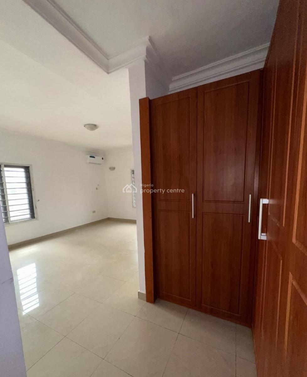 Self-serviced and Come with Your Own Generator 3 Bedroom En-suite Flat, Lekki Phase 1, Lekki, Lagos, Flat / Apartment for Rent