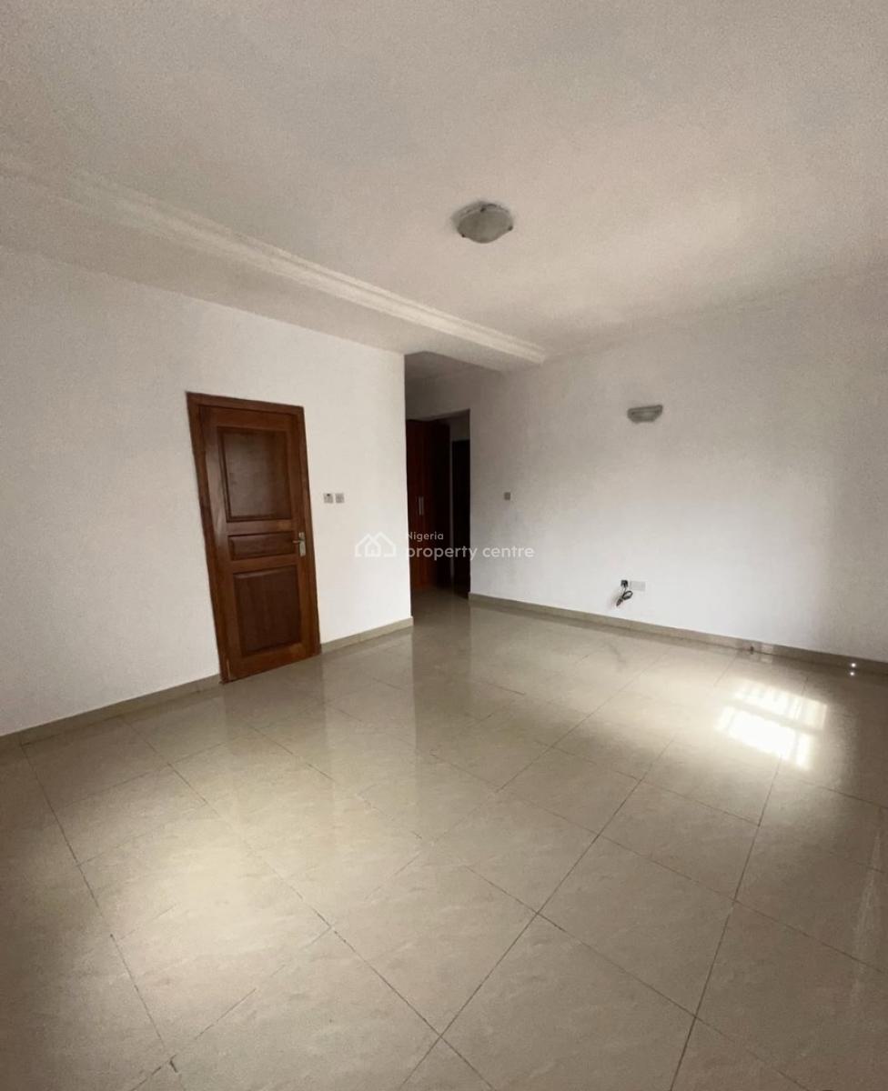 Self-serviced and Come with Your Own Generator 3 Bedroom En-suite Flat, Lekki Phase 1, Lekki, Lagos, Flat / Apartment for Rent