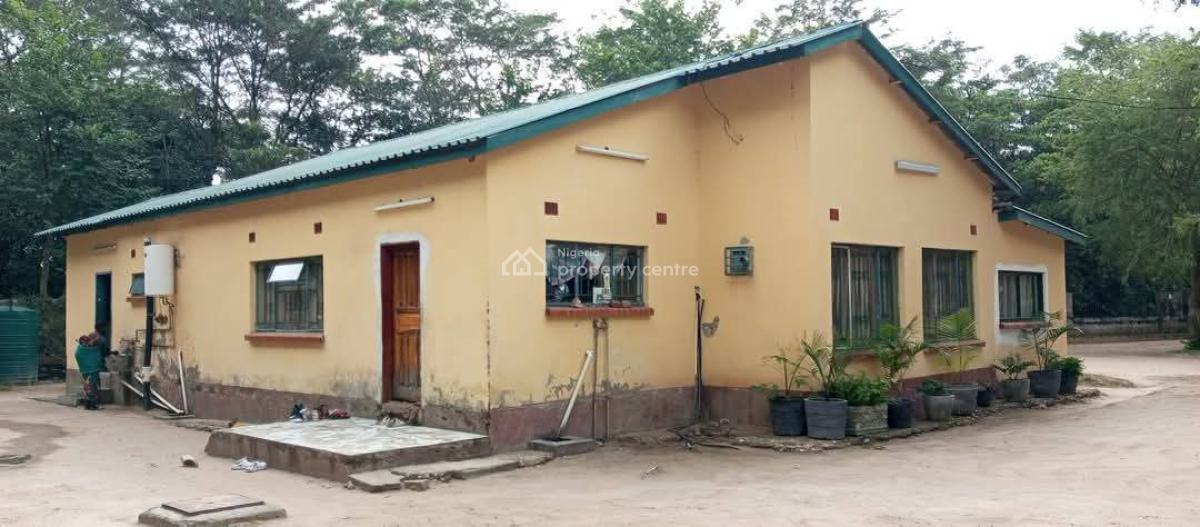 2 Bedroom Apartment with Bq, Iganmu, Lagos, Detached Bungalow for Sale