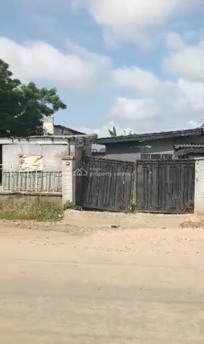 Old 5bedroms Bungalow and a Bq at The Back, on a Tarred Street Off Akhionbare & Off Ihama Gra, Benincity, Benin, Oredo, Edo, House for Sale