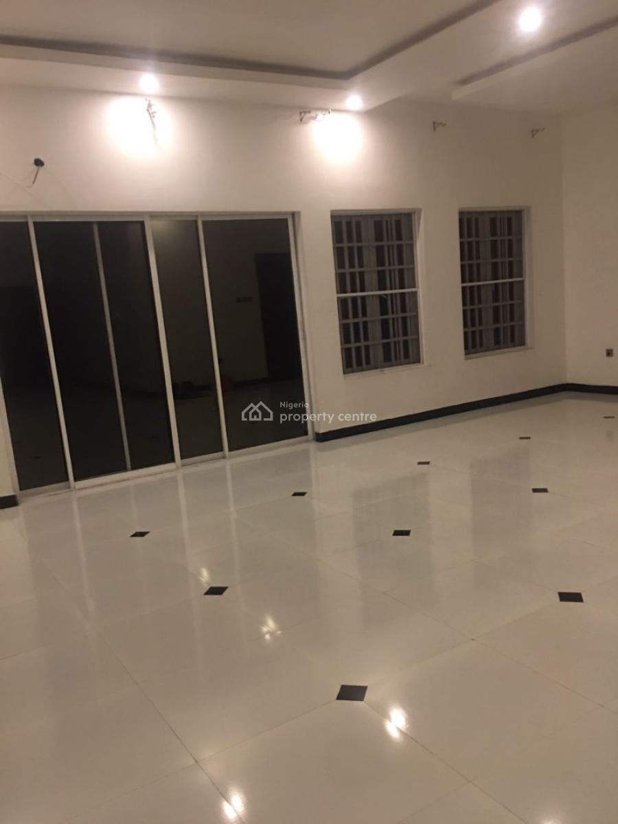 Spacious  3 Bedroom Flat in a Serene Environment with Bq, Lekki Phase 1, Lekki, Lagos, Flat / Apartment for Rent