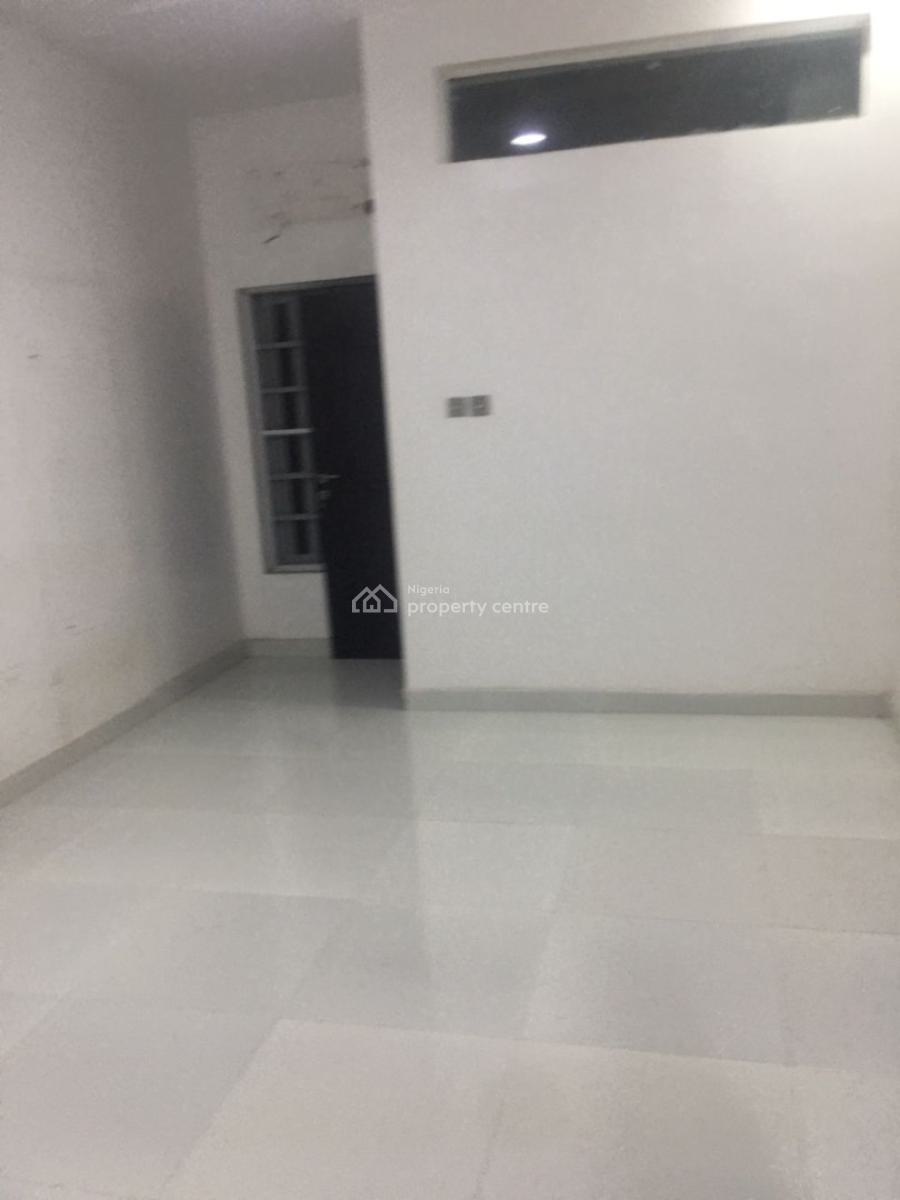 Spacious  3 Bedroom Flat in a Serene Environment with Bq, Lekki Phase 1, Lekki, Lagos, Flat / Apartment for Rent