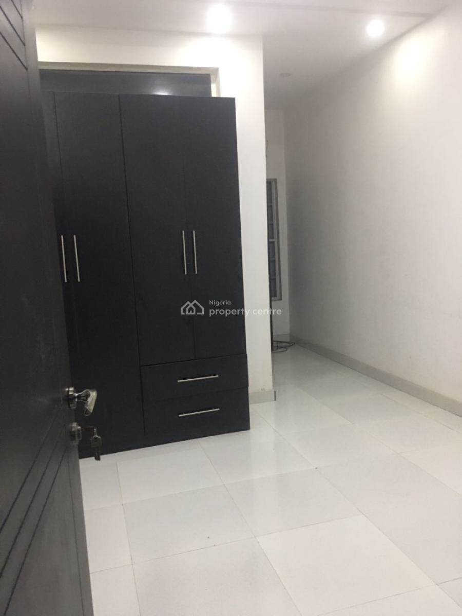 Spacious  3 Bedroom Flat in a Serene Environment with Bq, Lekki Phase 1, Lekki, Lagos, Flat / Apartment for Rent