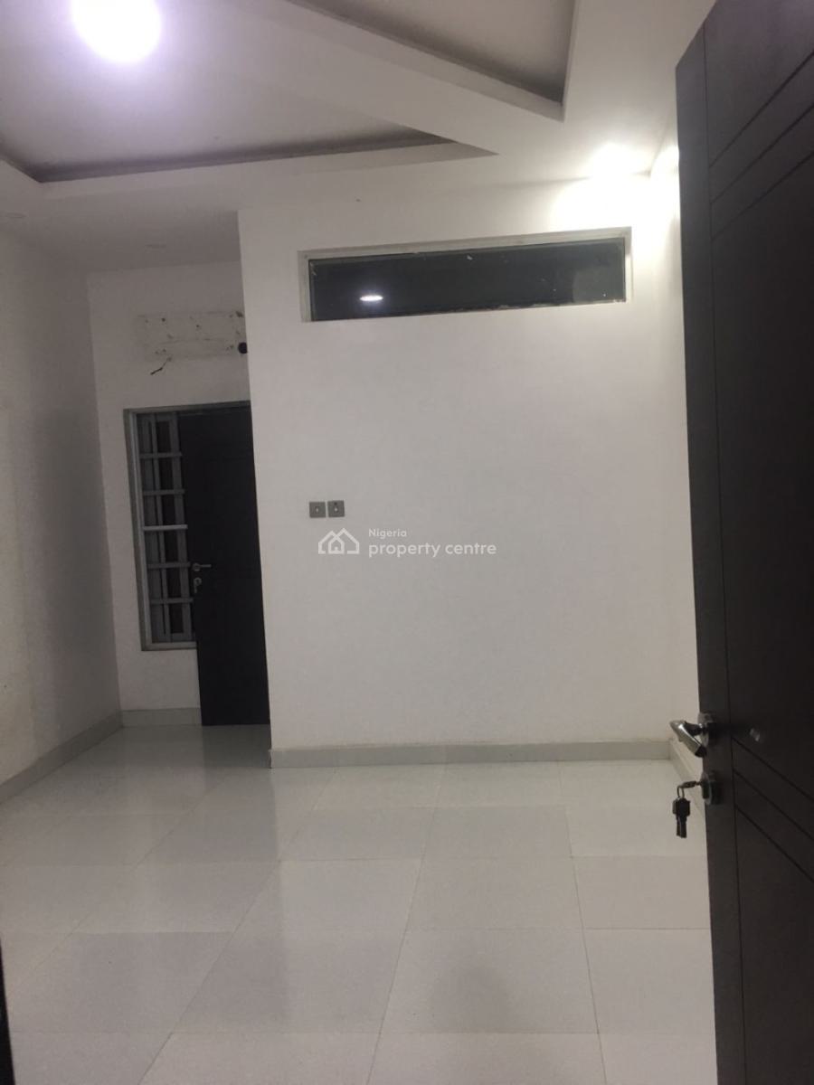 Spacious  3 Bedroom Flat in a Serene Environment with Bq, Lekki Phase 1, Lekki, Lagos, Flat / Apartment for Rent