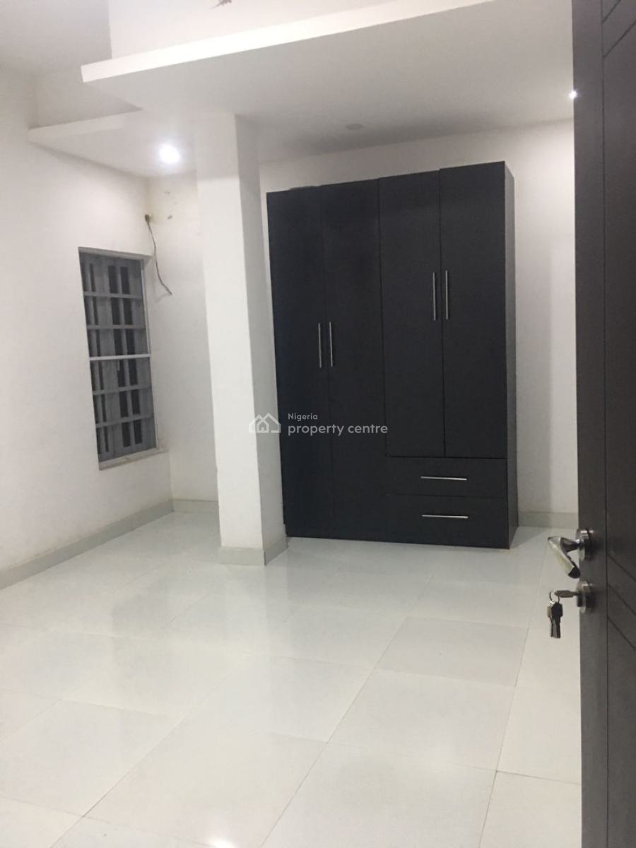 Spacious  3 Bedroom Flat in a Serene Environment with Bq, Lekki Phase 1, Lekki, Lagos, Flat / Apartment for Rent