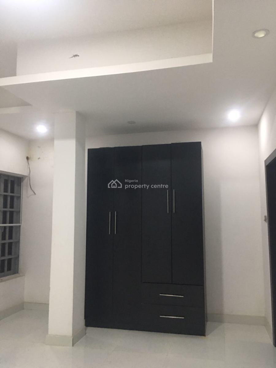 Spacious  3 Bedroom Flat in a Serene Environment with Bq, Lekki Phase 1, Lekki, Lagos, Flat / Apartment for Rent