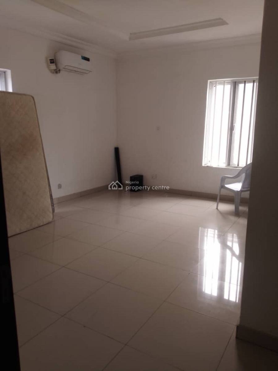 Distress: 5 Bedroom Detached House with Pool, Royal Garden, Ajah, Lagos, Detached Duplex for Sale