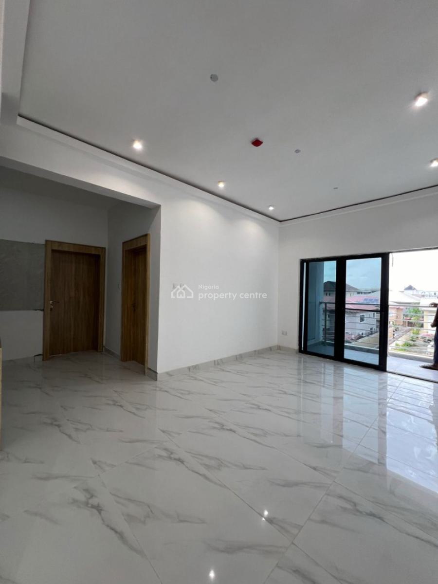 Well Built 2 Bedroom Apartment, Lekki Phase 1, Lekki, Lagos, Flat / Apartment for Sale