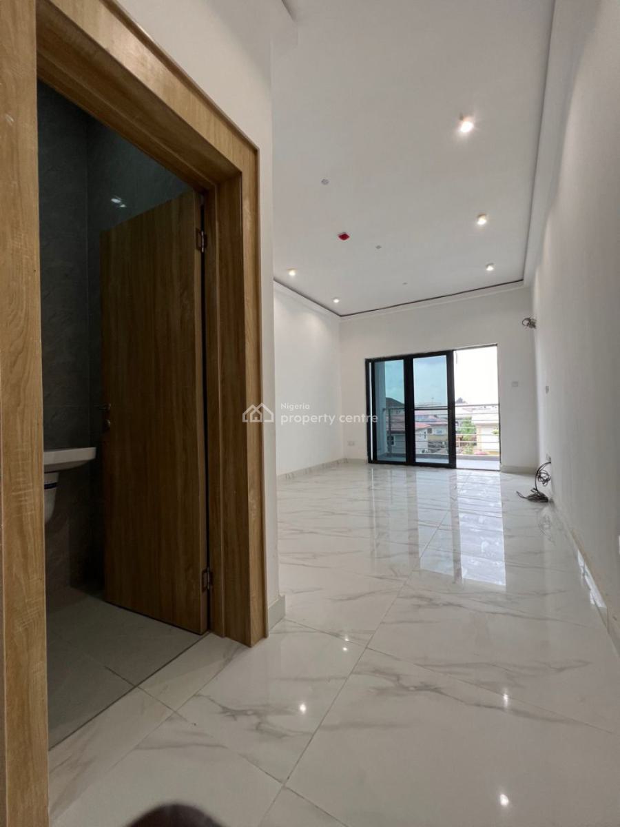 Well Built 2 Bedroom Apartment, Lekki Phase 1, Lekki, Lagos, Flat / Apartment for Sale