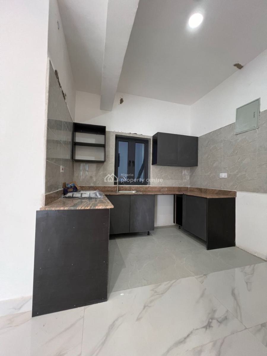 Well Built 2 Bedroom Apartment, Lekki Phase 1, Lekki, Lagos, Flat / Apartment for Sale