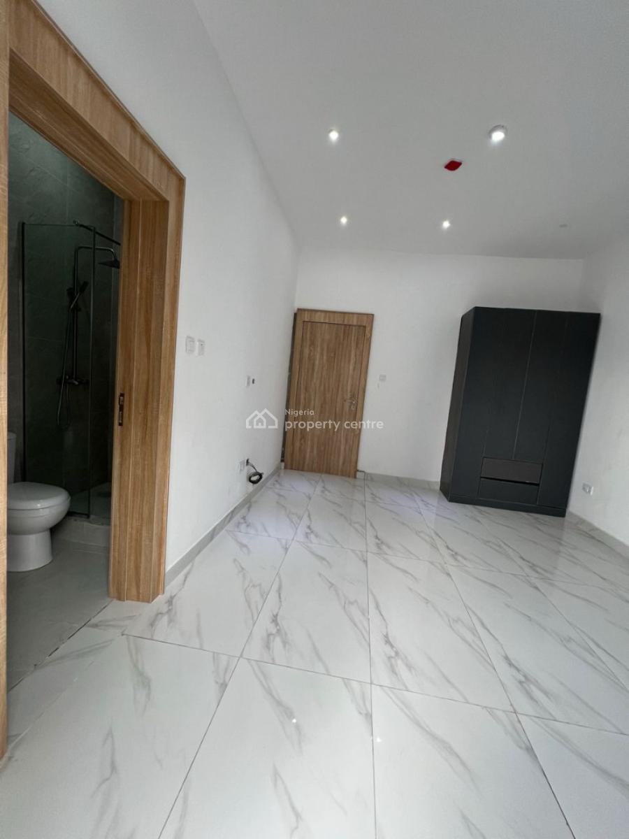 Well Built 2 Bedroom Apartment, Lekki Phase 1, Lekki, Lagos, Flat / Apartment for Sale