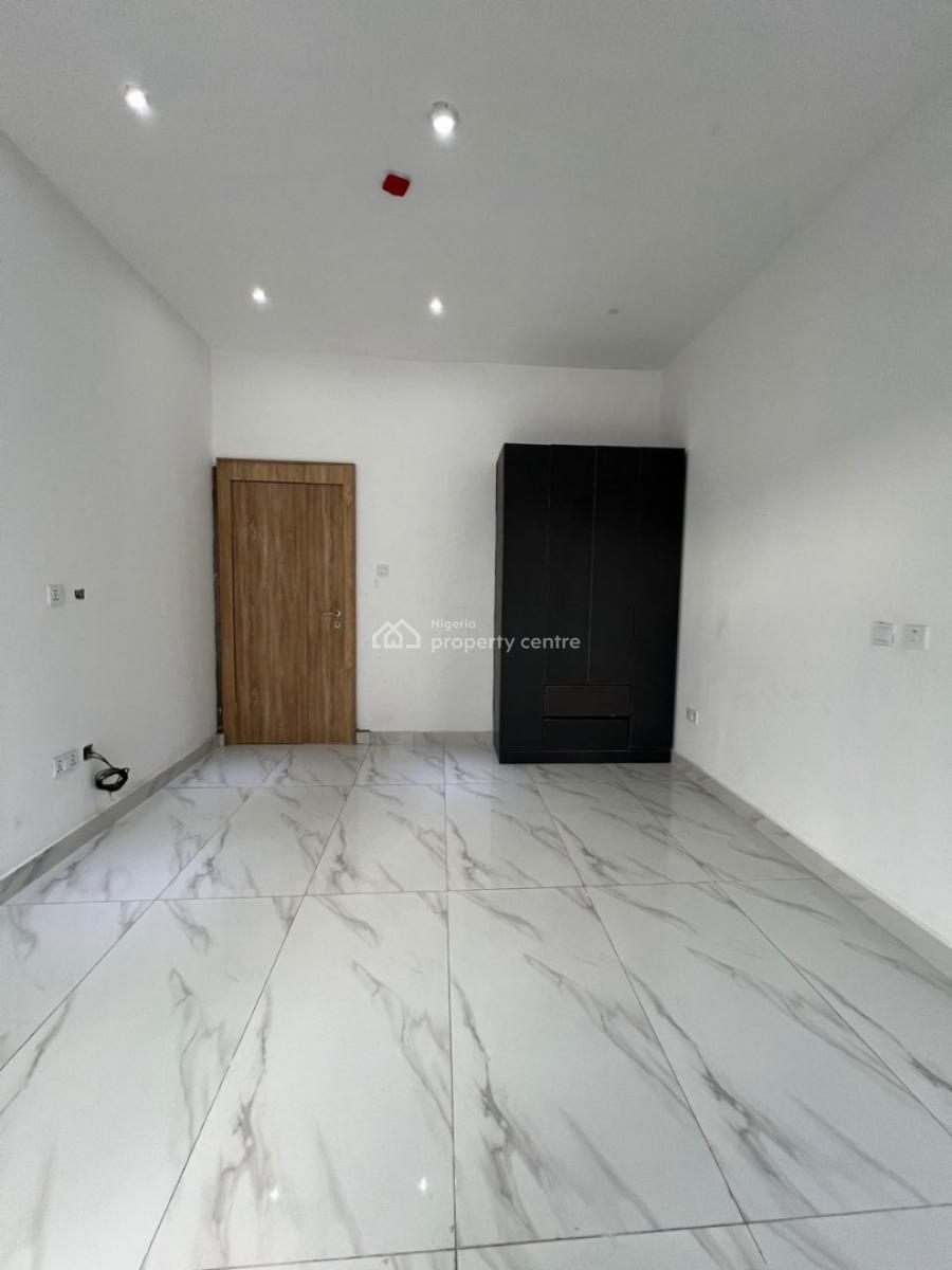 Well Built 2 Bedroom Apartment, Lekki Phase 1, Lekki, Lagos, Flat / Apartment for Sale
