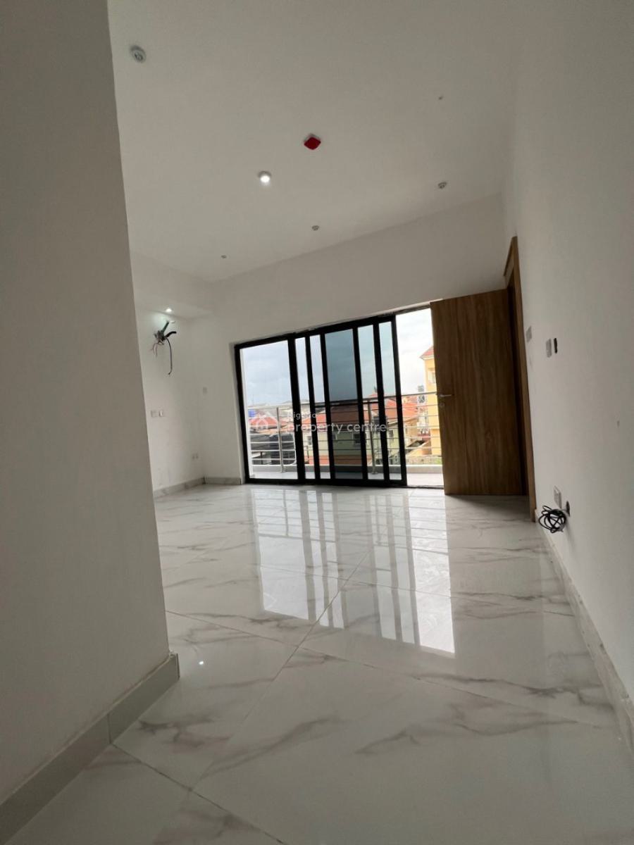 Well Built 2 Bedroom Apartment, Lekki Phase 1, Lekki, Lagos, Flat / Apartment for Sale