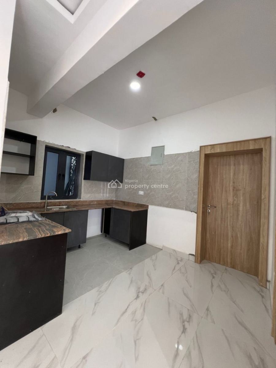 Well Built 2 Bedroom Apartment, Lekki Phase 1, Lekki, Lagos, Flat / Apartment for Sale