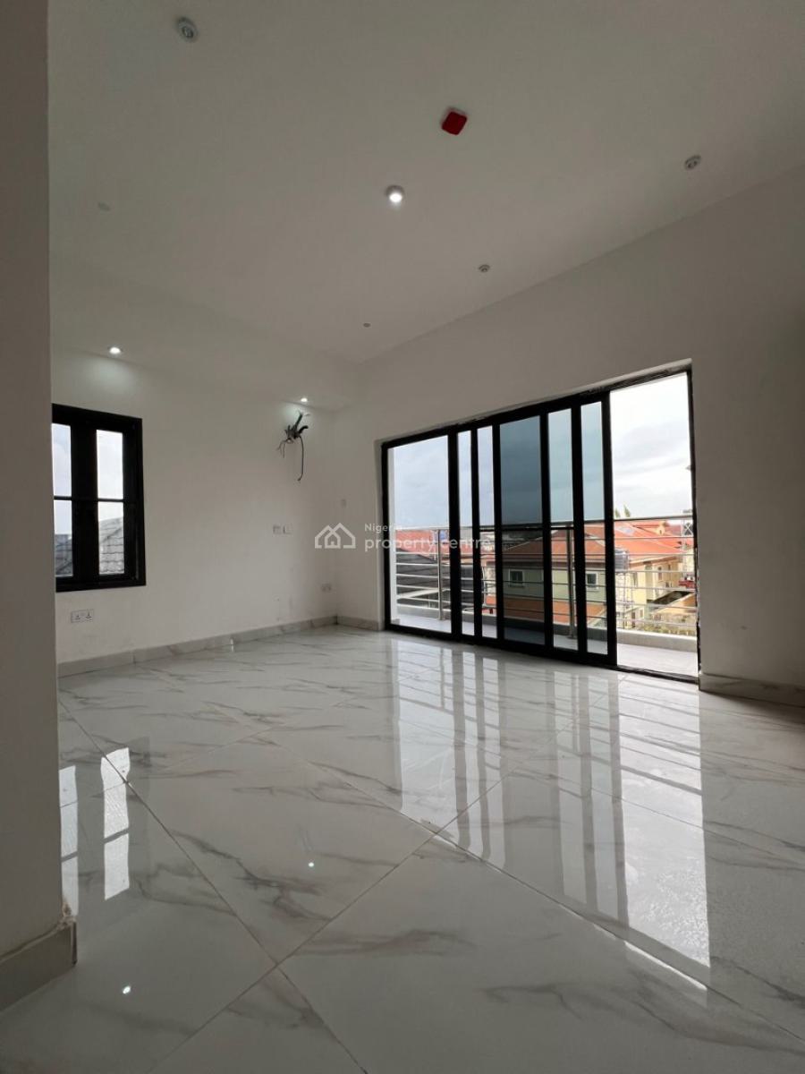 Well Built 2 Bedroom Apartment, Lekki Phase 1, Lekki, Lagos, Flat / Apartment for Sale