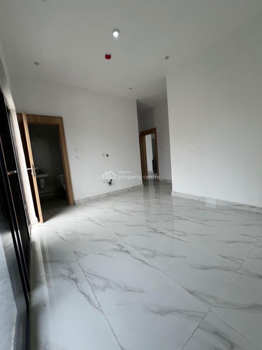 Well Built 2 Bedroom Apartment, Lekki Phase 1, Lekki, Lagos, Flat / Apartment for Sale