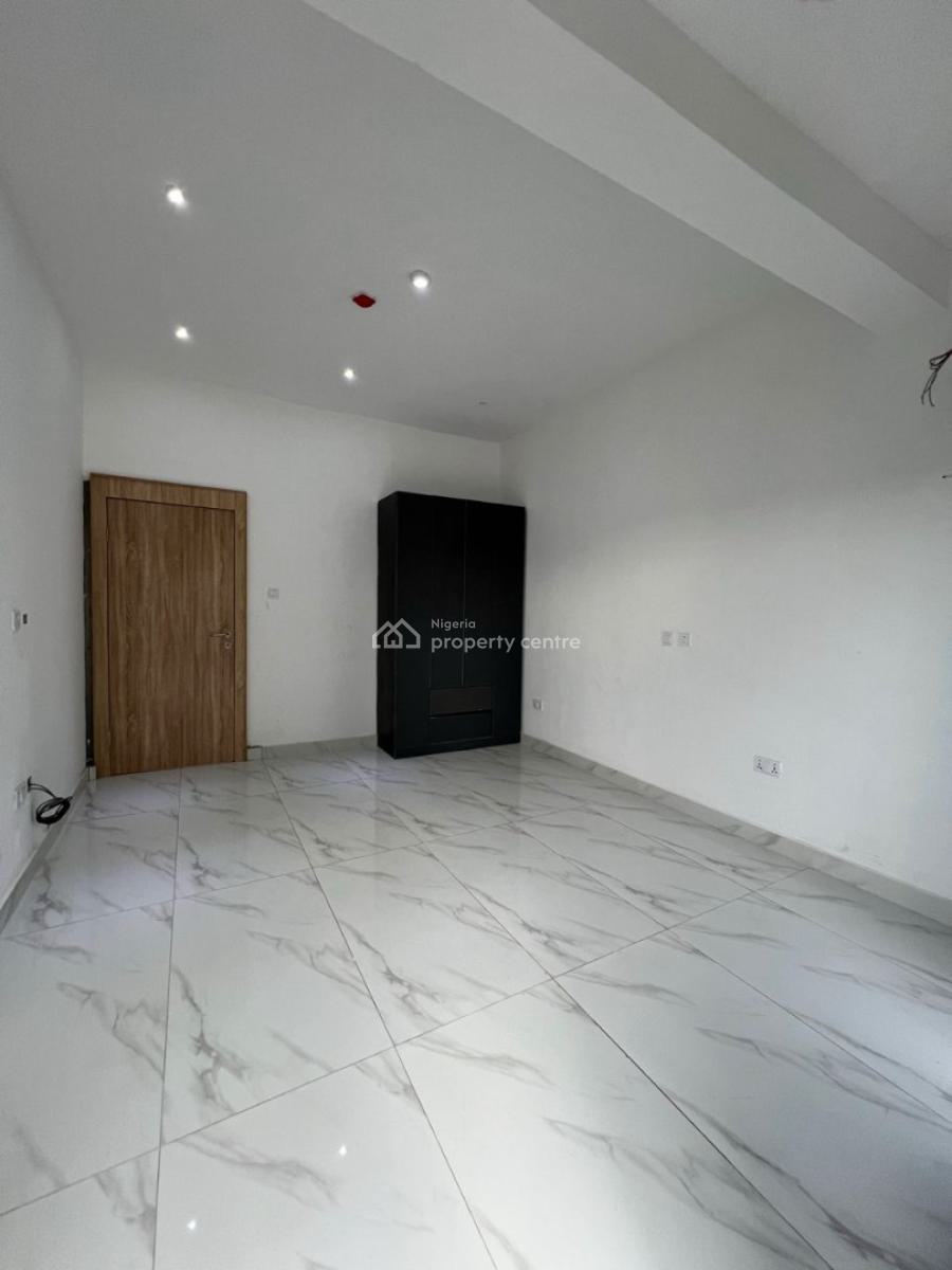 Well Built 2 Bedroom Apartment, Lekki Phase 1, Lekki, Lagos, Flat / Apartment for Sale