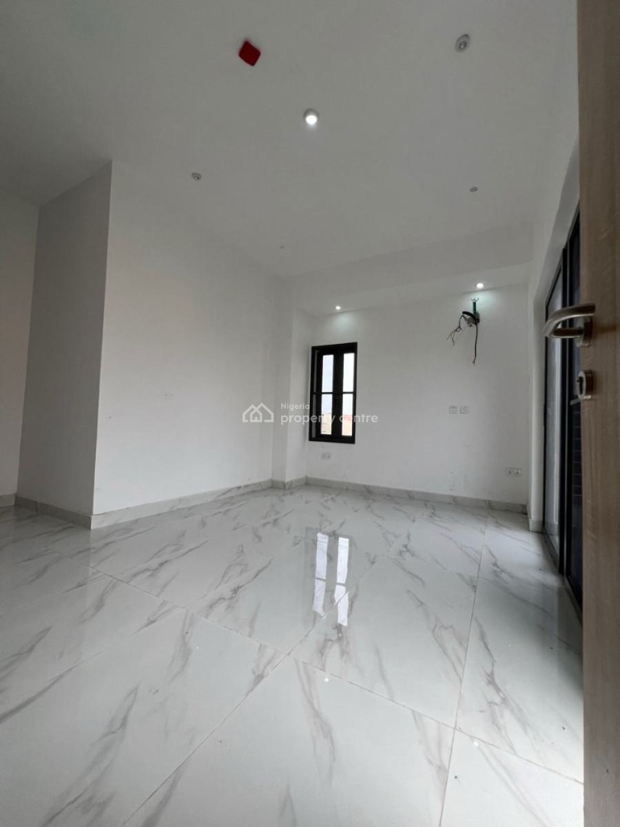 Well Built 2 Bedroom Apartment, Lekki Phase 1, Lekki, Lagos, Flat / Apartment for Sale