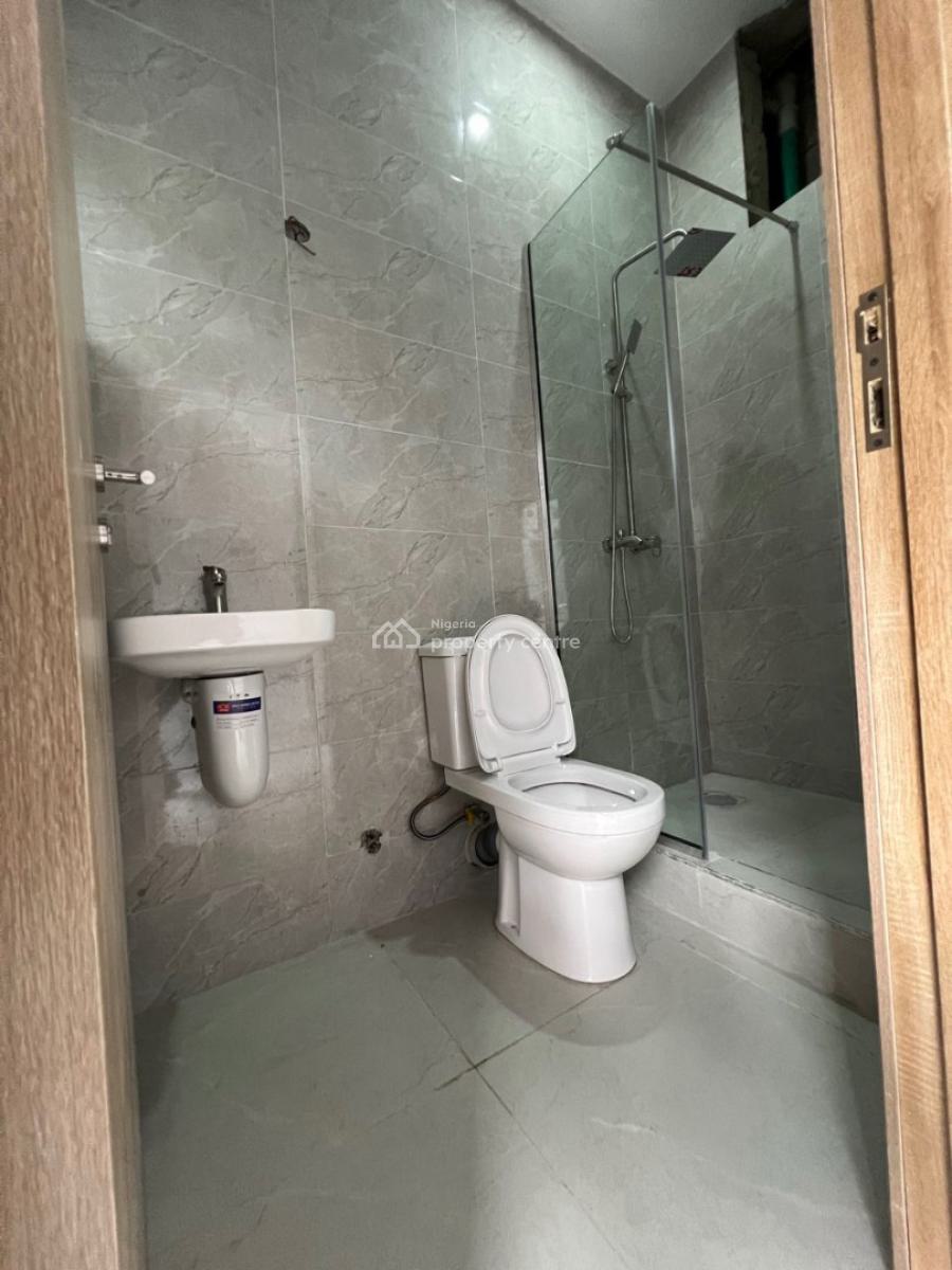 Well Built 2 Bedroom Apartment, Lekki Phase 1, Lekki, Lagos, Flat / Apartment for Sale