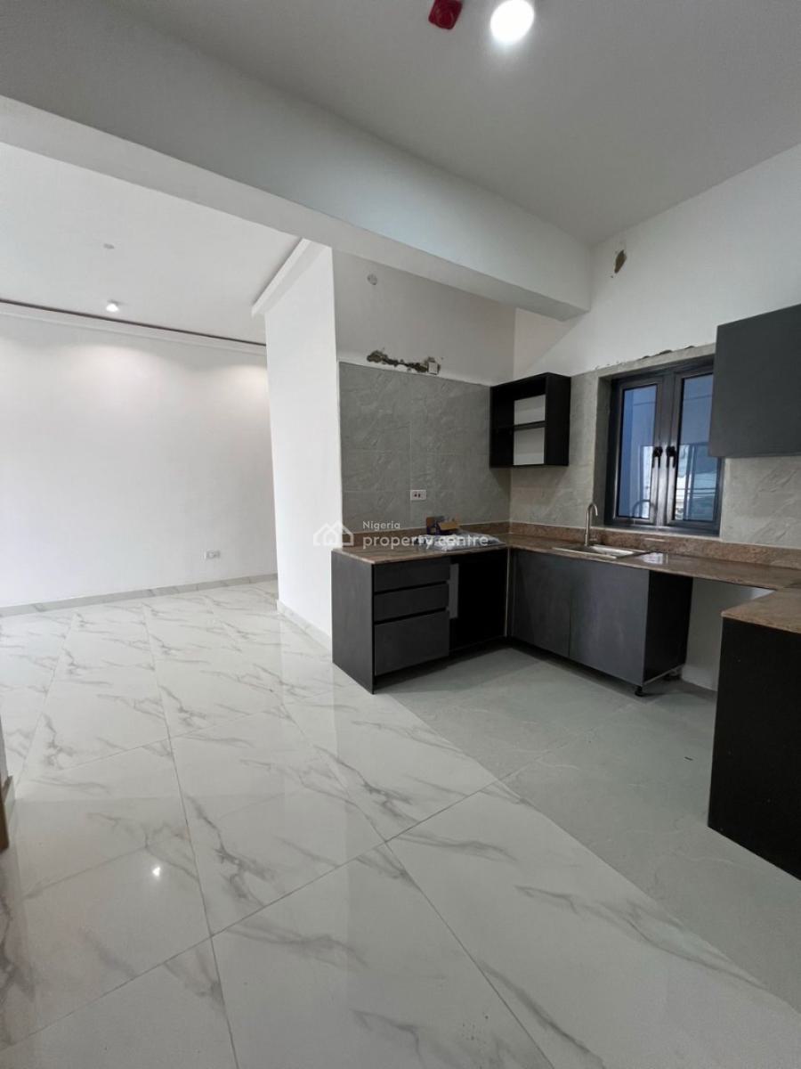 Well Built 2 Bedroom Apartment, Lekki Phase 1, Lekki, Lagos, Flat / Apartment for Sale