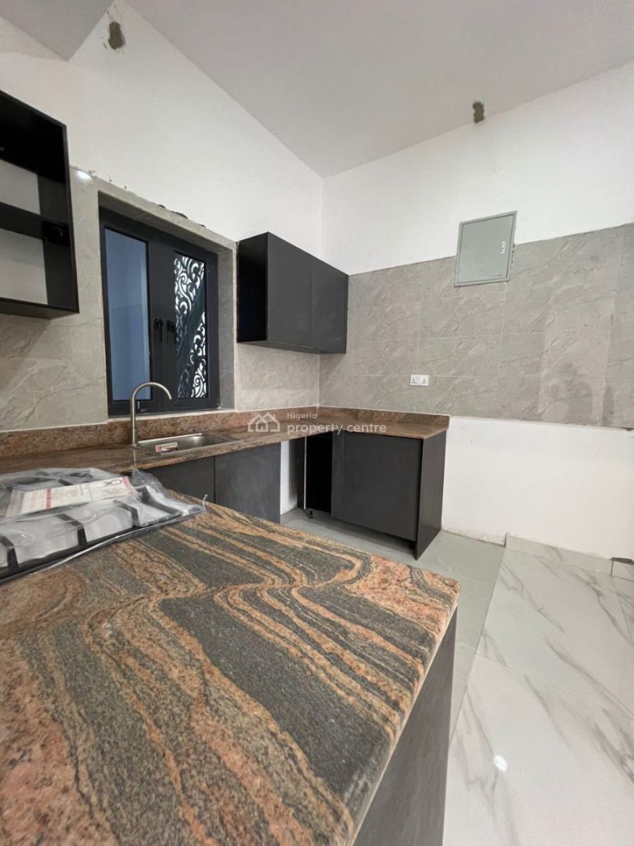 Well Built 2 Bedroom Apartment, Lekki Phase 1, Lekki, Lagos, Flat / Apartment for Sale
