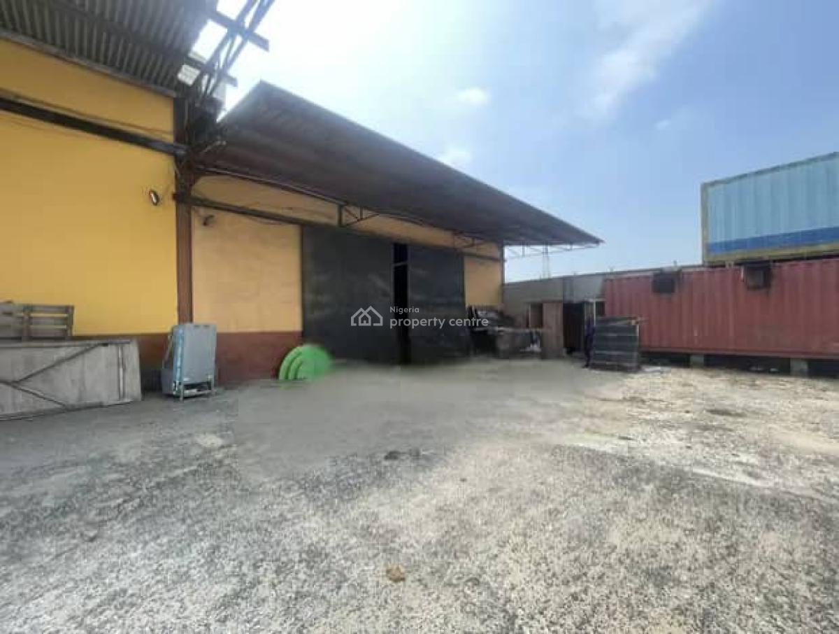 Warehouse Measuring 902sqm  at Gbagada Lagos 3 Occupants in Same Compound, Gbagada, Lagos, Warehouse for Rent
