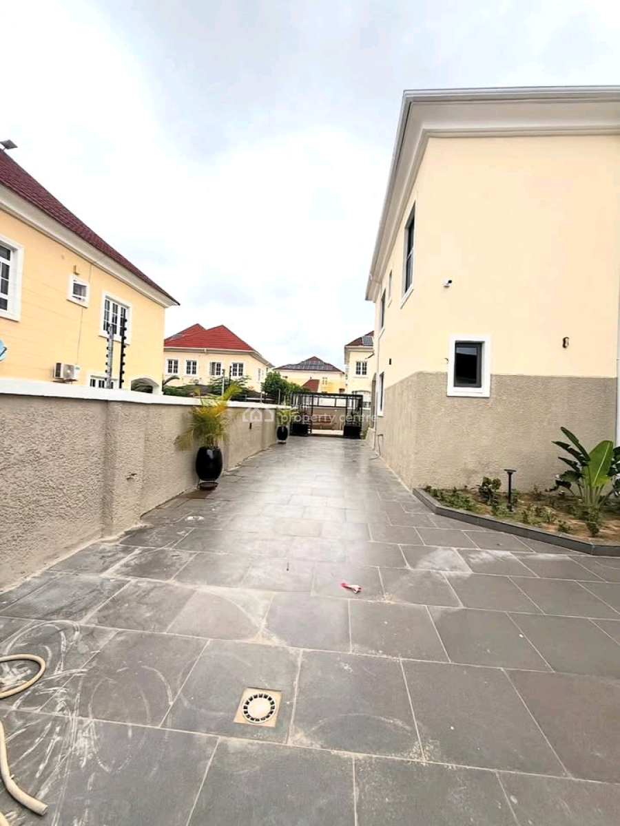 Fully Gated Luxury 5 Bedrooms Semi Detached Duplex High End Finished Wit, Guzape District, Abuja, House for Sale