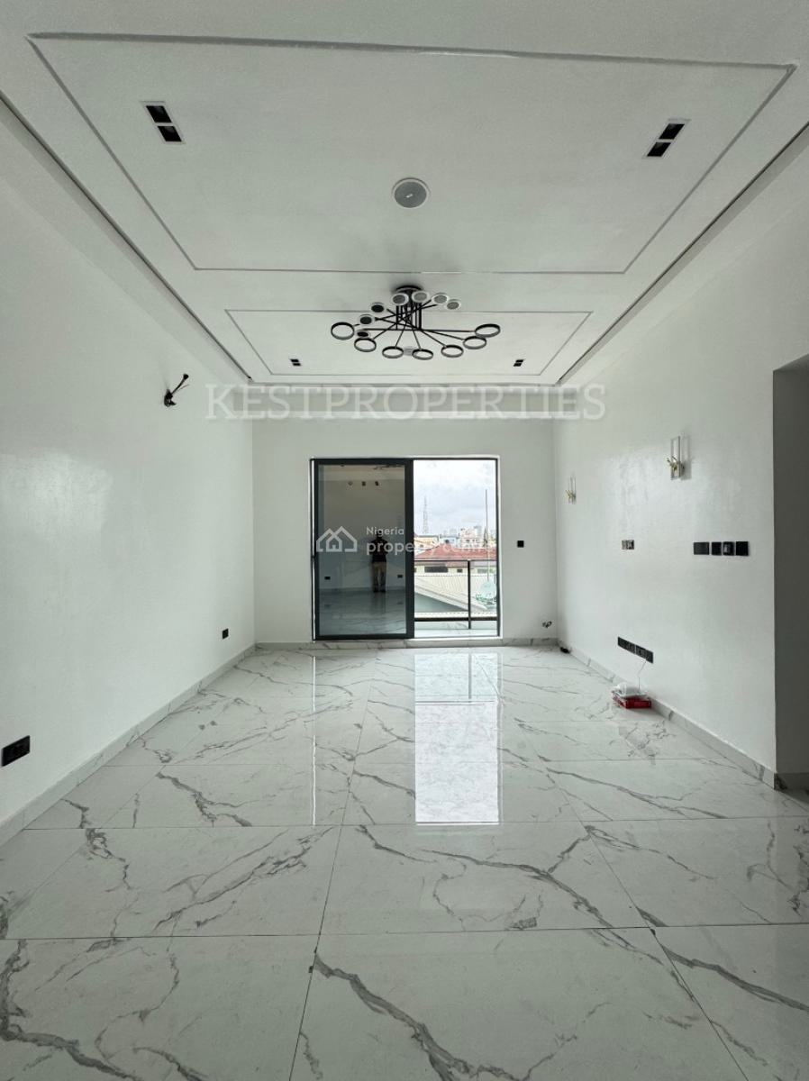 2 Bedroom Apartment with Concierge, Pool, Elevator, Lekki Phase 1, Lekki, Lagos, Flat / Apartment for Sale