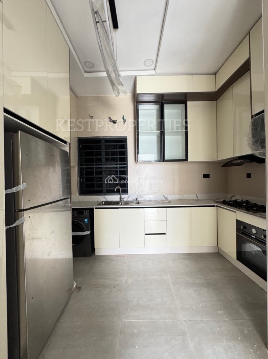 2 Bedroom Apartment with Concierge, Pool, Elevator, Lekki Phase 1, Lekki, Lagos, Flat / Apartment for Sale