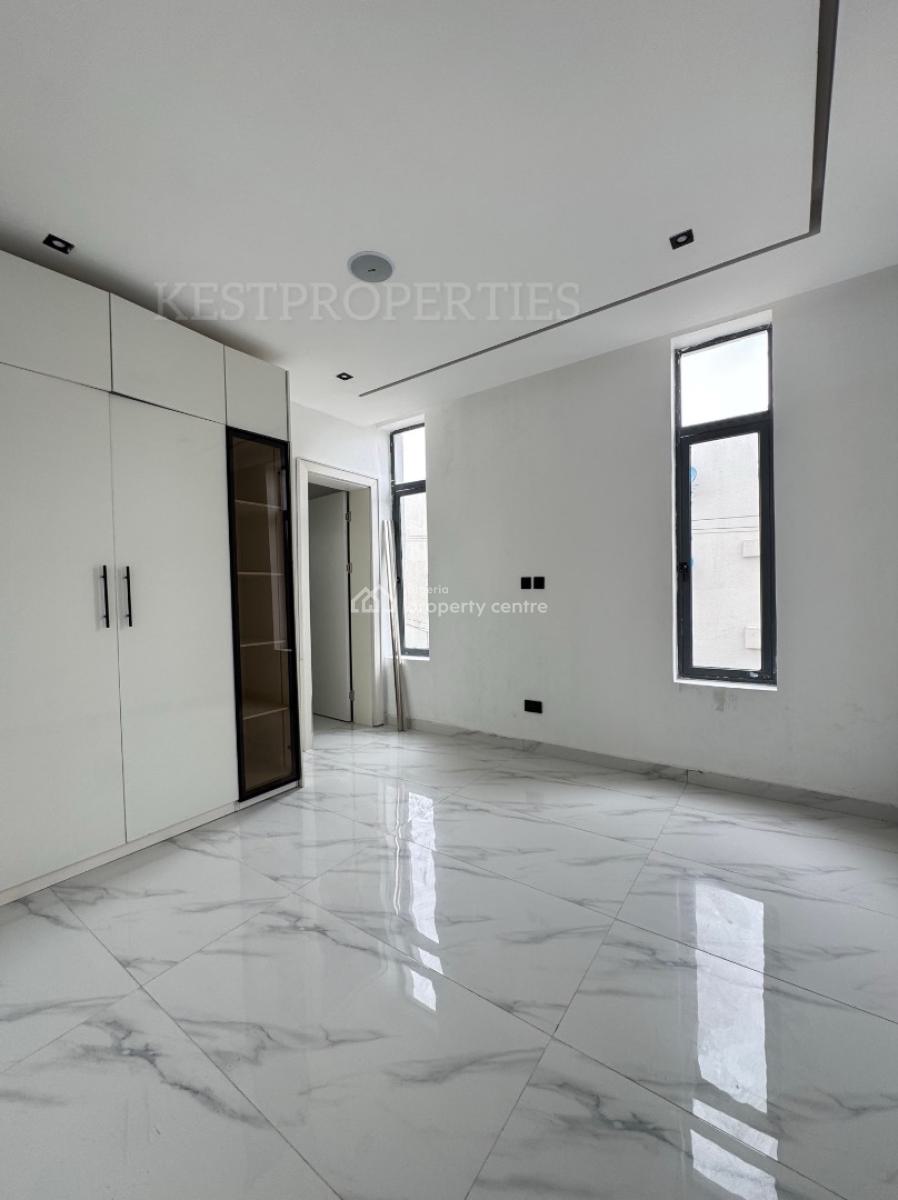 2 Bedroom Apartment with Concierge, Elevator, Pool, Lekki Phase 1, Lekki, Lagos, Flat / Apartment for Sale