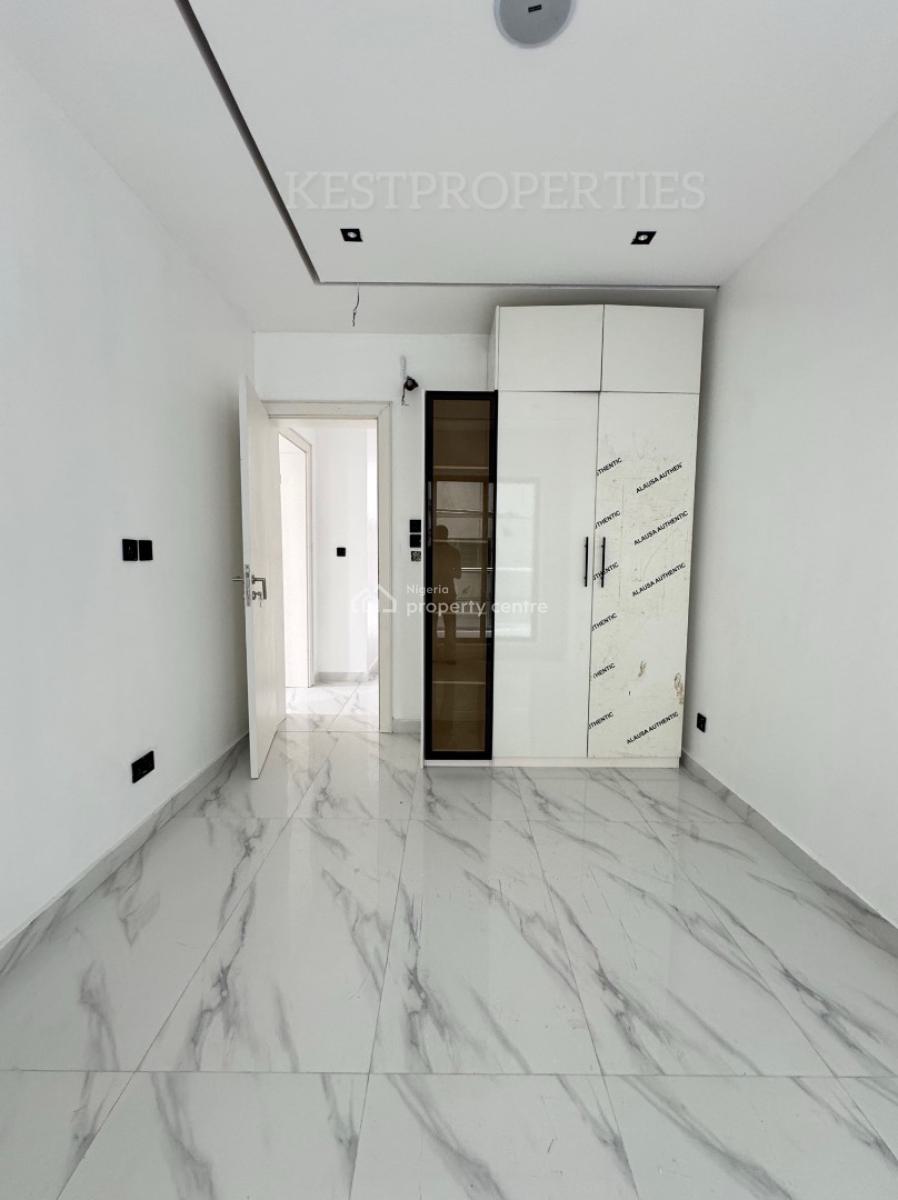 2 Bedroom Apartment with Concierge, Elevator, Pool, Lekki Phase 1, Lekki, Lagos, Flat / Apartment for Sale