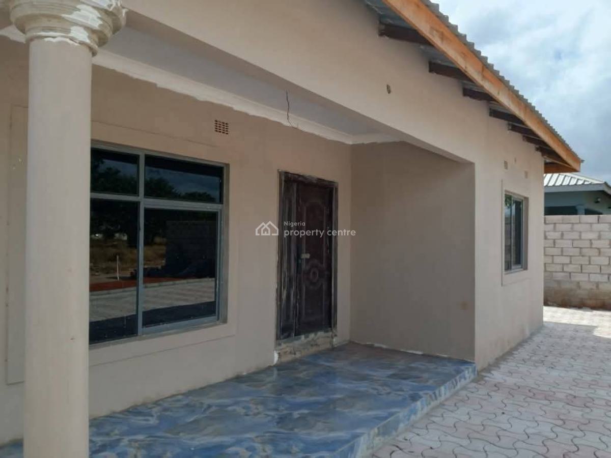 4 Bedroom Bungalow with Bq, Shomolu, Lagos, Detached Bungalow for Sale
