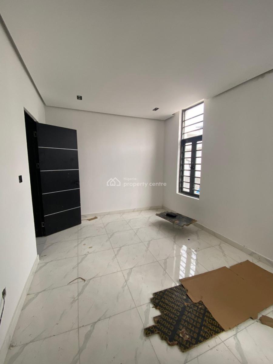 Exquisite 1 Bedroom Apartment in a Well Secured Environment., Ologolo, Lekki, Lagos, Flat / Apartment for Sale