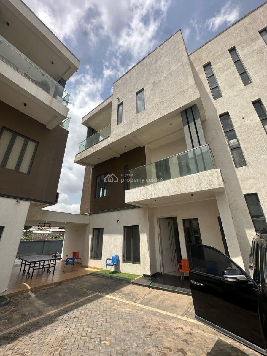 a Luxurious 5 Bedroom Semi-detached with a  Bq, Guzape District, Abuja, Semi-detached Duplex for Sale