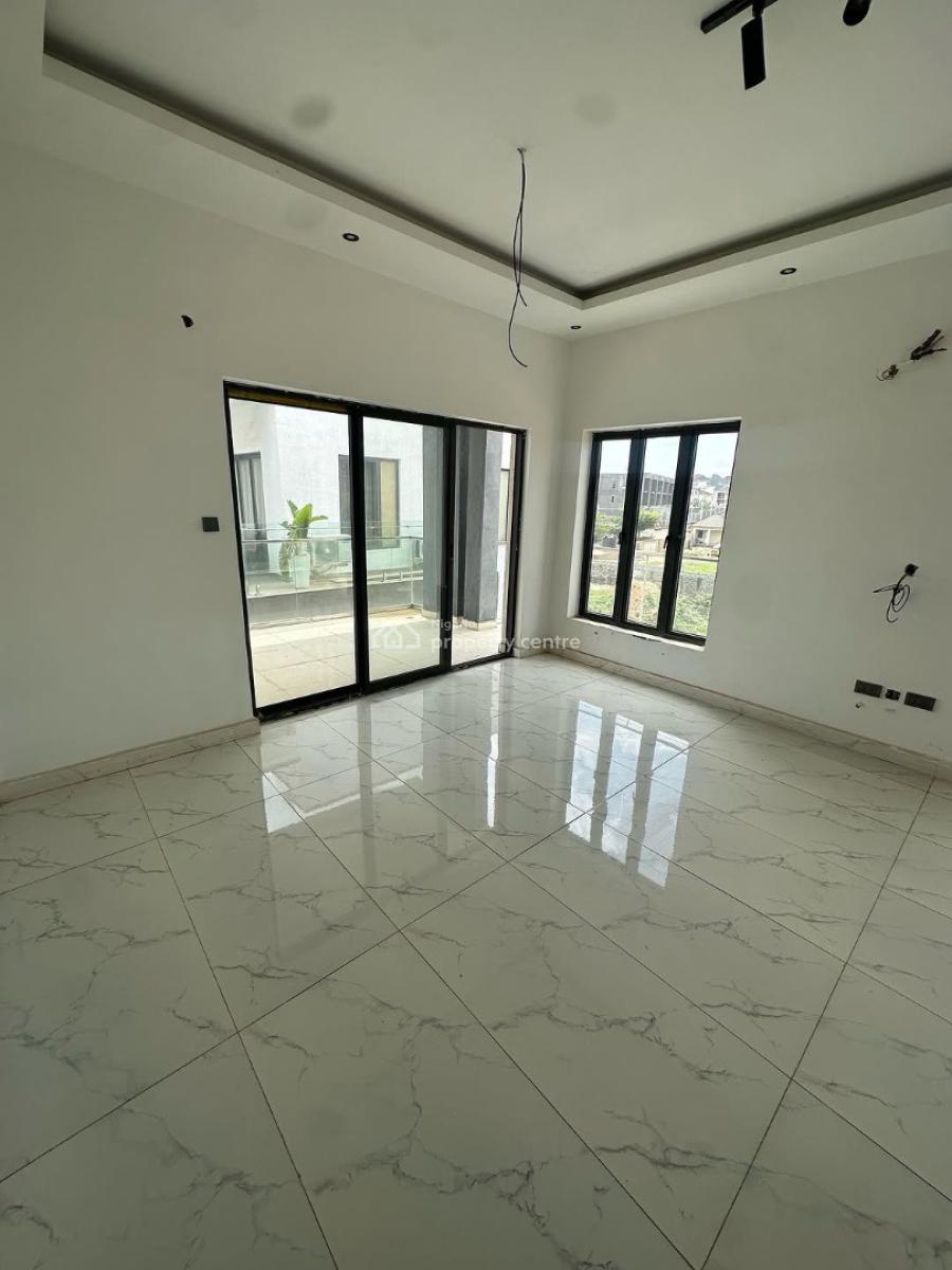 a Luxurious 5 Bedroom Semi-detached with a  Bq, Guzape District, Abuja, Semi-detached Duplex for Sale