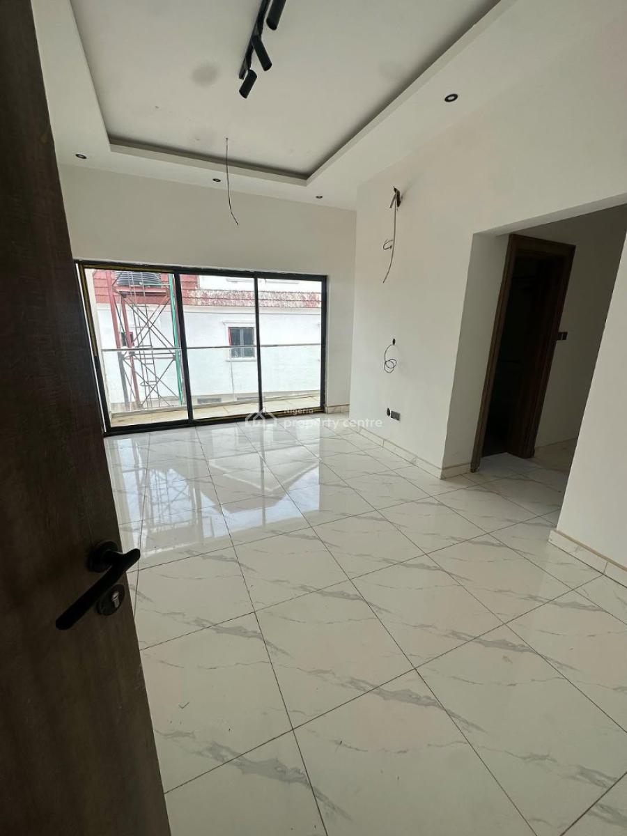 a Luxurious 5 Bedroom Semi-detached with a  Bq, Guzape District, Abuja, Semi-detached Duplex for Sale