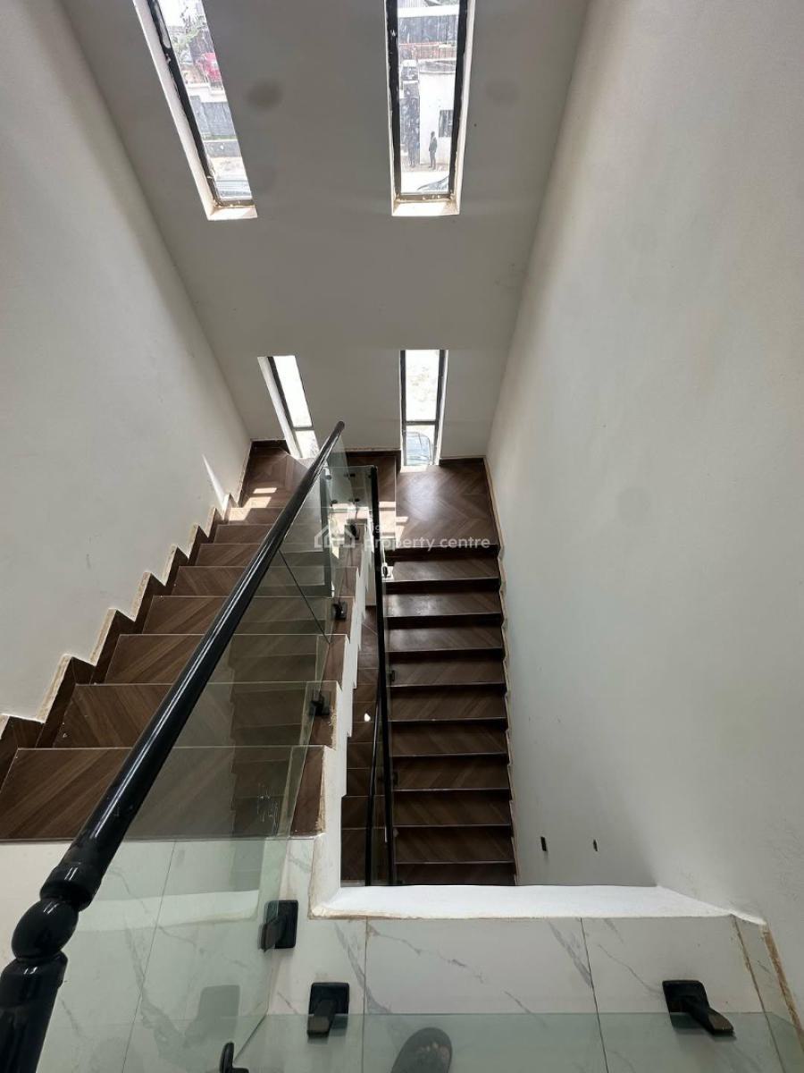 a Luxurious 5 Bedroom Semi-detached with a  Bq, Guzape District, Abuja, Semi-detached Duplex for Sale