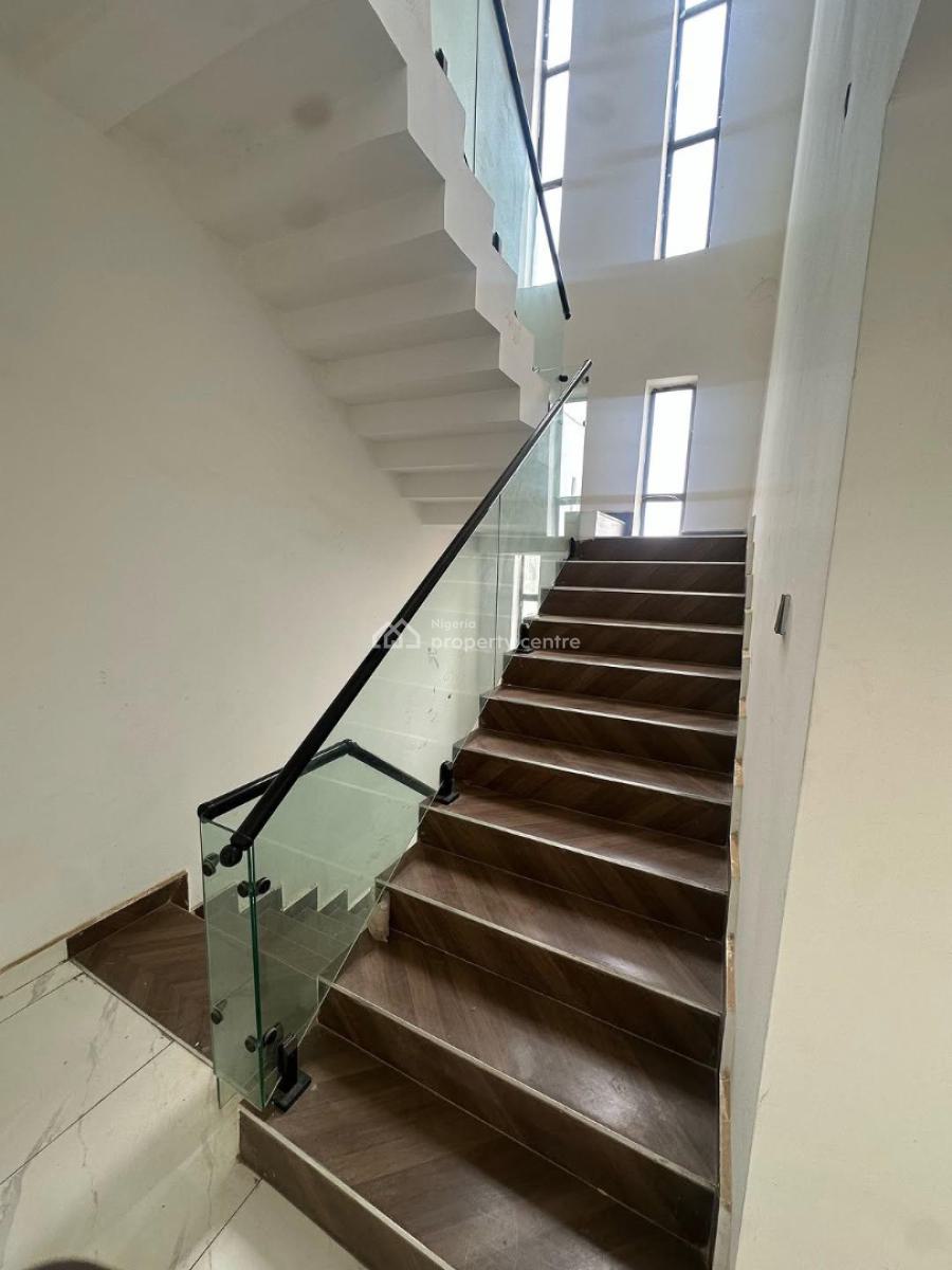 a Luxurious 5 Bedroom Semi-detached with a  Bq, Guzape District, Abuja, Semi-detached Duplex for Sale