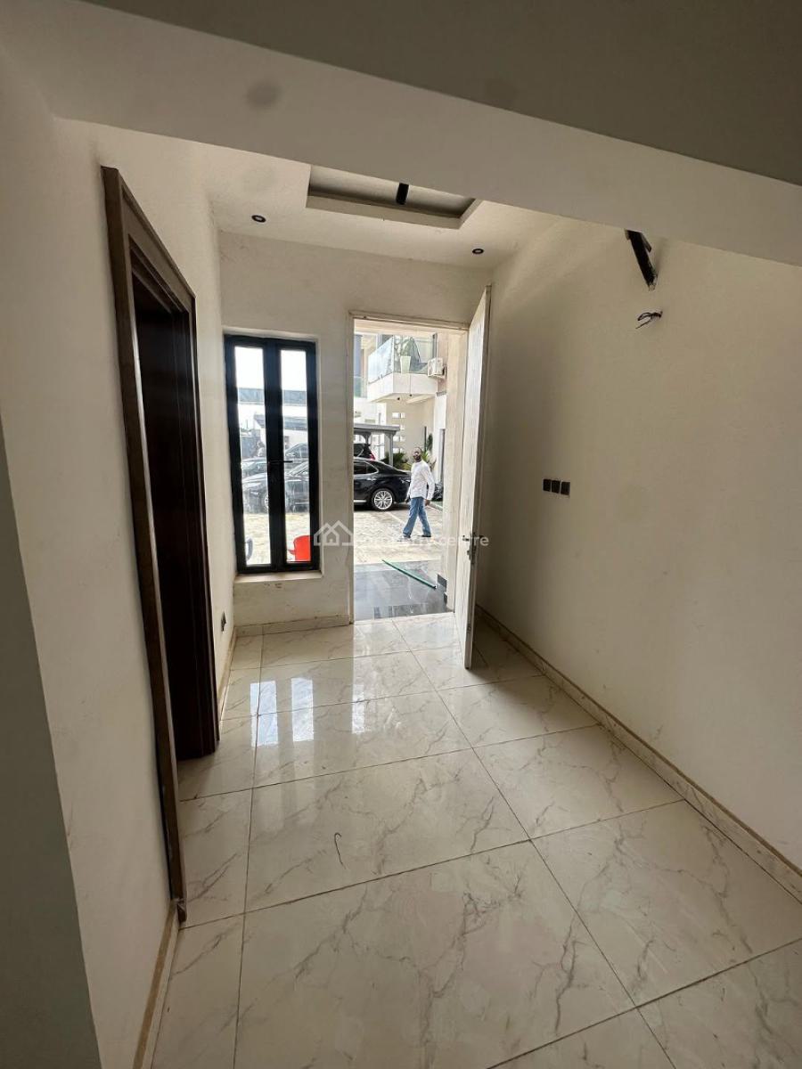 a Luxurious 5 Bedroom Semi-detached with a  Bq, Guzape District, Abuja, Semi-detached Duplex for Sale